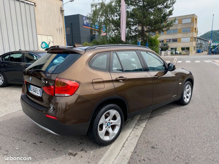 BMW X1 xDrive 18D 143 Confort Marron - 2