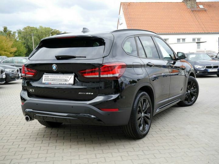 BMW X1 xDrive 25e 220 ch BVA6 M Sport  / 1er Main / Toit Panoramique / GPS / Garantie 12 mois  Noir métallisée  - 2