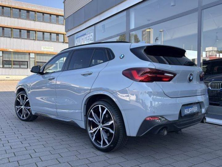 BMW X2 xDrive 20d PANO*Tête haute°*20 Gris Brooklyn - 2