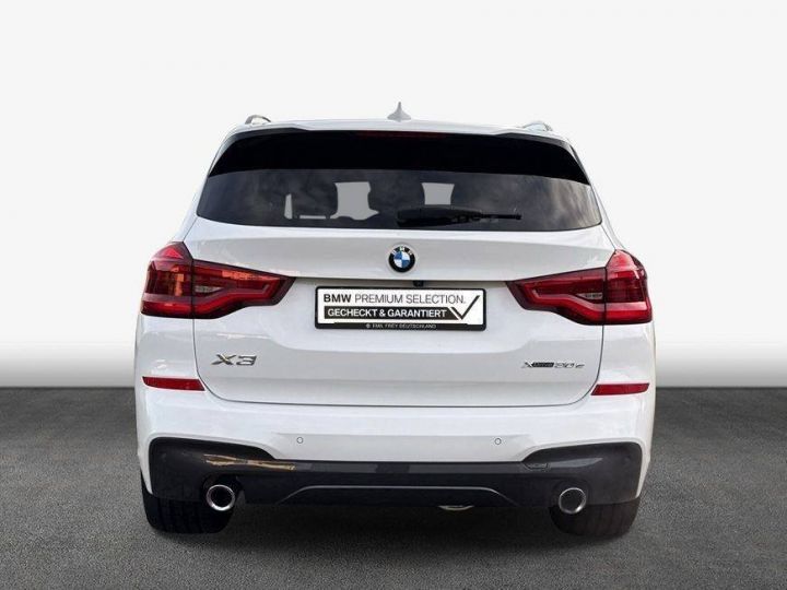 BMW X3 30e xDrive M Sport LED Toit Pano Attelage Blanc - 4