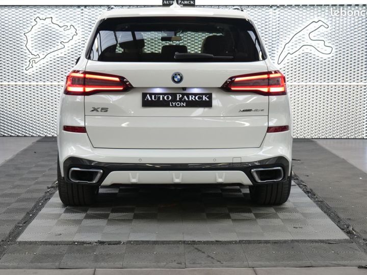 BMW X5 G05 XDRIVE 45e 394ch BVA8 M SPORT 1ERE MAIN FRANCAIS VIRTUAL CACKPIT TOIT OUVRANT PANO CAMERA 360° ECLAIRAGE AMBIANCE KEY LESS GO JA20 PARK ASSIST PLU Blanc - 5