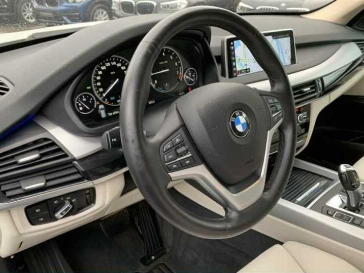 BMW X5 # xDrive 40e iPerformance # Hybride (essence/électricité) Blanc Peinture métallisée - 7