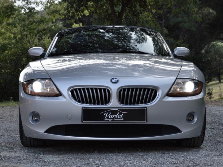 BMW Z4 SUPERBE BMW Z4 E85 3.0 L6 231ch BV6 2EME MAIN XENON CUIR 18 ALARME CLIM... SEULEMENT 134000 KMS PLUS DE 4000E DE FRAIS RECENTS GRIS METAL - 2