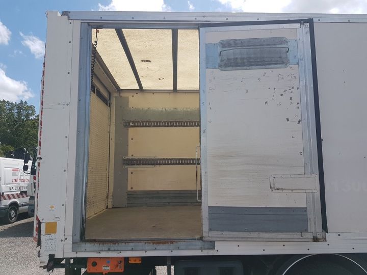 Camión Renault D Caja cerrada + Plataforma elevadora 12.210dti euro 6 - Fourgon 6m40 abimé BLANC - 10