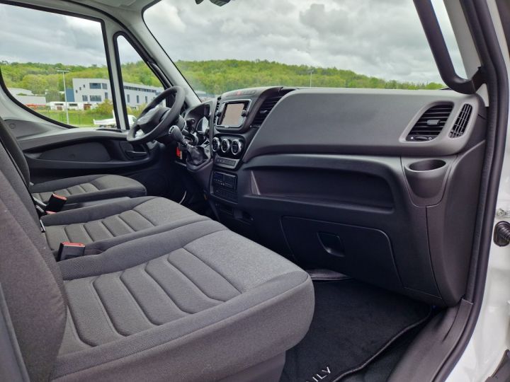 Camion porteur Iveco Daily Chassis cabine double cabine neuf 7t 180cv disponible sur parc toutes options emp 5100 avec telma BLANC  - 5
