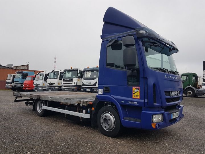 Camion porteur Iveco EuroCargo Chassis cabine 75 E 19 euro 6 - Empattement court 3m33 / PTRA 16T50 / 3 places BLEU GEFCO - 3