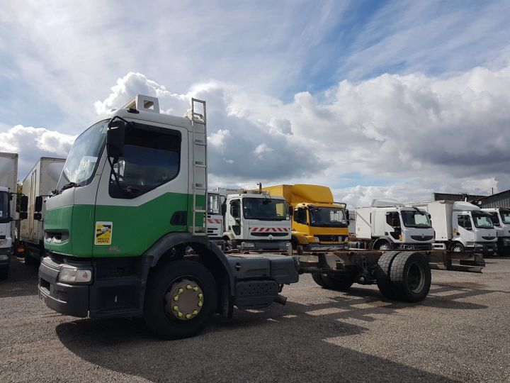 Camion porteur Renault Premium Chassis cabine 220dci.16D - Pour pièces BLANC - VERT - 1