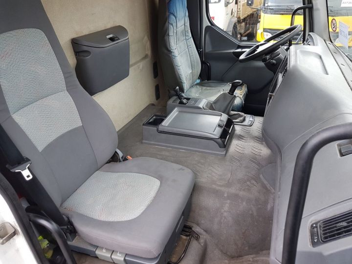 Camion porteur Renault Premium Chassis cabine 220dci.16D - Pour pièces BLANC - VERT - 17