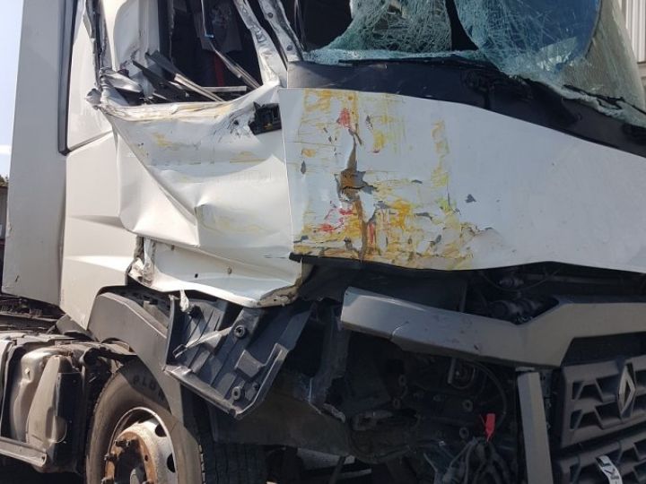 Camion tracteur Renault T 480 ACCIDENTE - Mécanique OK BLANC - 6