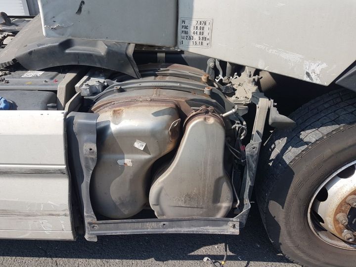 Camion tracteur Renault T 480 ACCIDENTE - Mécanique OK BLANC - 9