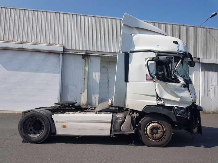 Camion tracteur Renault T 480 ACCIDENTE - Mécanique OK BLANC - 12