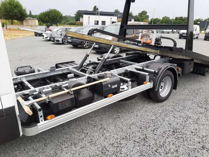 Chassis + body Iveco Daily Breakdown truck body 35C18H DEPANNEUSE 3T5 MOTEUR 3.0L 180CV BV6  VL ROUES JUMELEES BLANC  - 2