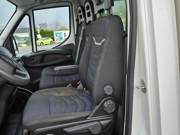 Chassis + carrosserie Iveco Daily Caisse fourgon + Hayon élévateur caisse hayon 35c16 moteur 2.3l sans adblue bv6 garantie 6 mois 160cv  - 4