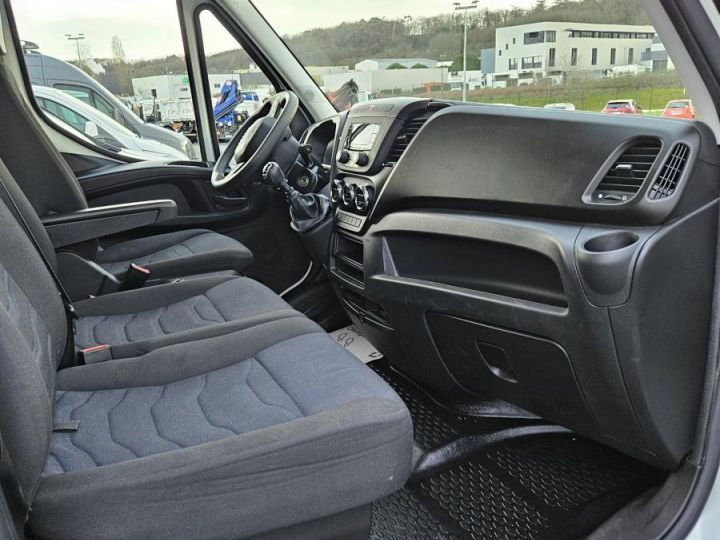 Chassis + carrosserie Iveco Daily Caisse fourgon + Hayon élévateur caisse hayon 35c16 moteur 2.3l sans adblue bv6 garantie 6 mois 160cv  - 5