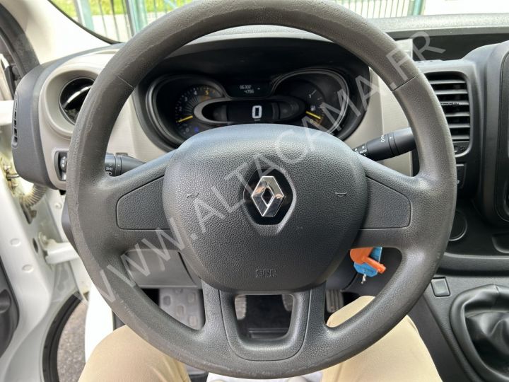 Chassis + carrosserie Renault Trafic Caisse fourgon + Hayon élévateur BLANC - 13