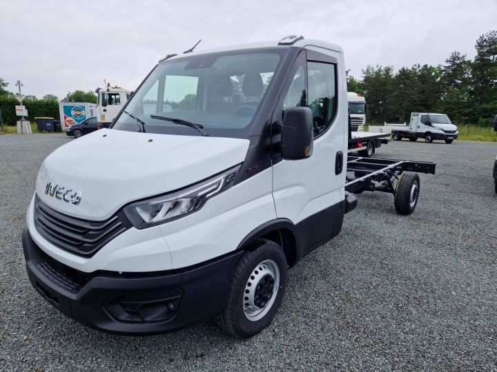 Chassis + carrosserie Iveco Daily Chassis cabine 35S18 CHASSIS TTES OPTIONS HI-CONNECT BLANC  - 1