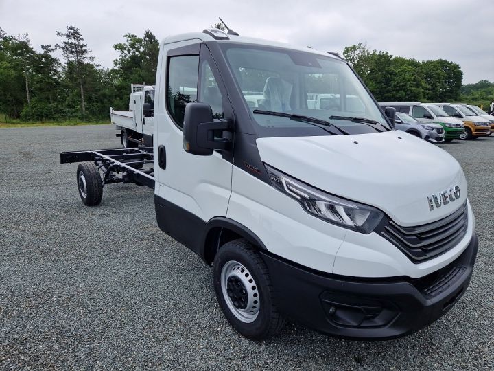 Chassis + carrosserie Iveco Daily Chassis cabine 35S18 CHASSIS TTES OPTIONS HI-CONNECT BLANC  - 5