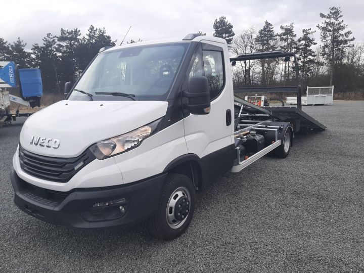 Chassis + carrosserie Iveco Daily Dépanneuse 35C18H DEPANNEUSE 3T5 MOTEUR 3.0L 180CV BV6  VL ROUES JUMELEES BLANC  - 1