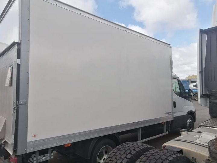 Chassis + carrosserie Iveco Daily 35C16 CAISSE 20 M3 + HAYON 750 KG BLANC - 1