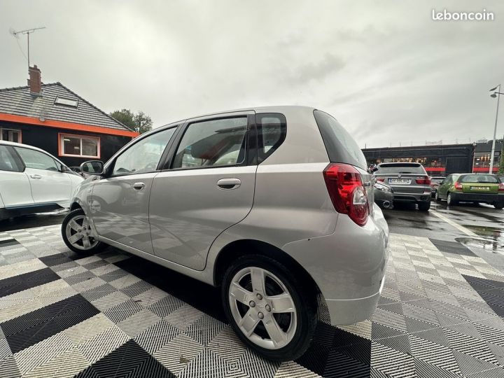 Chevrolet Aveo 1.2 16V 3P Gris - 2