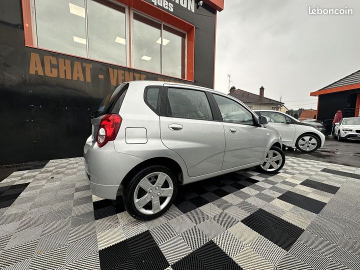 Chevrolet Aveo 1.2 16V 3P Gris - 7