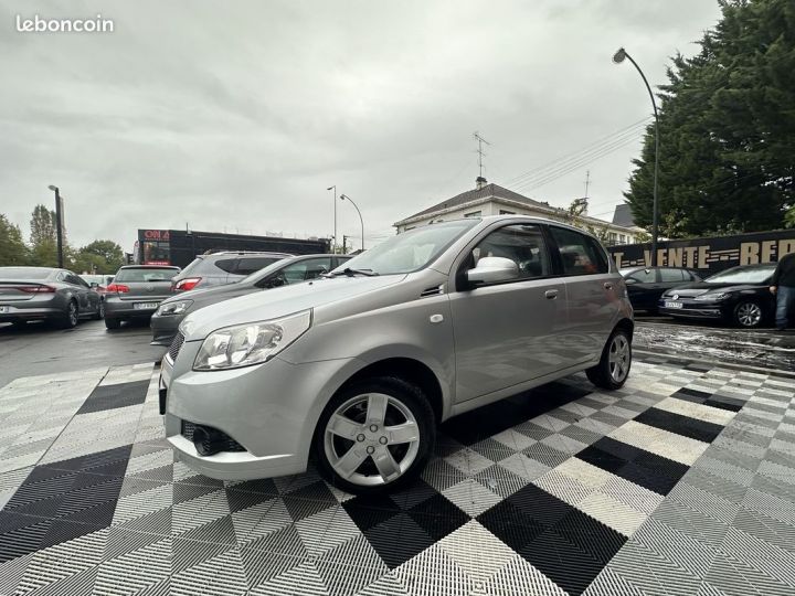 Chevrolet Aveo 1.2 16V 3P Gris - 8