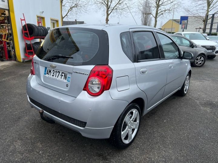 Chevrolet Aveo 1.2 16V LS 5P Gris C - 5