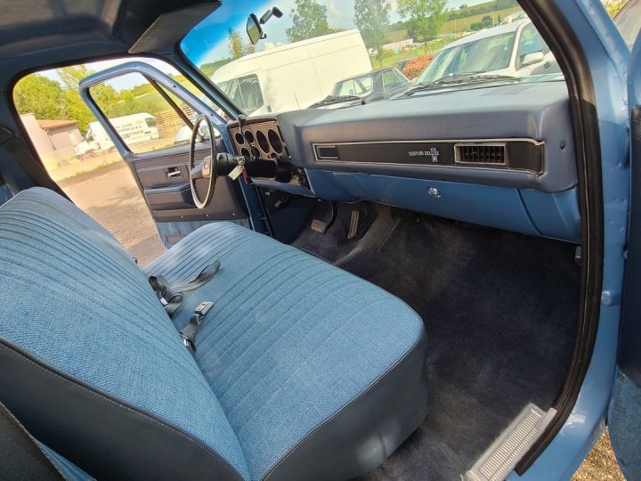Chevrolet C10 Custom Deluxe V8 Stepside, Restauration Concours Bleu - 19