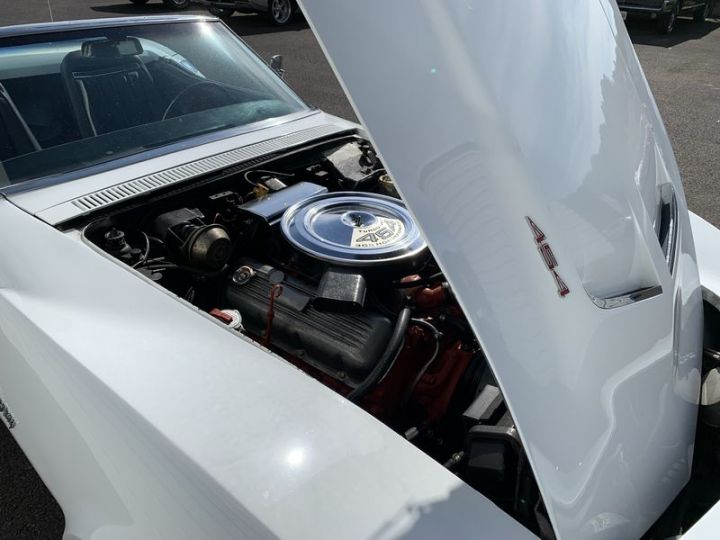 Chevrolet Corvette Blanche / intérieur restauré en vinyl noir et Soft Top Noir - 18