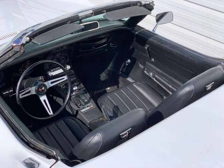 Chevrolet Corvette Blanche / intérieur restauré en vinyl noir et Soft Top Noir - 21
