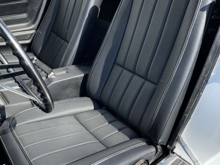 Chevrolet Corvette Blanche / intérieur restauré en vinyl noir et Soft Top Noir - 24