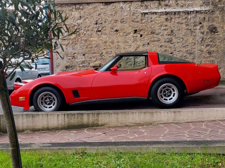 Chevrolet Corvette C3 rouge - 4