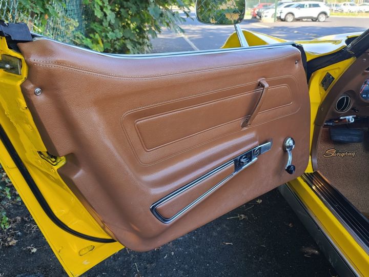 Chevrolet Corvette C3 Cabriolet V8 Jaune - 16