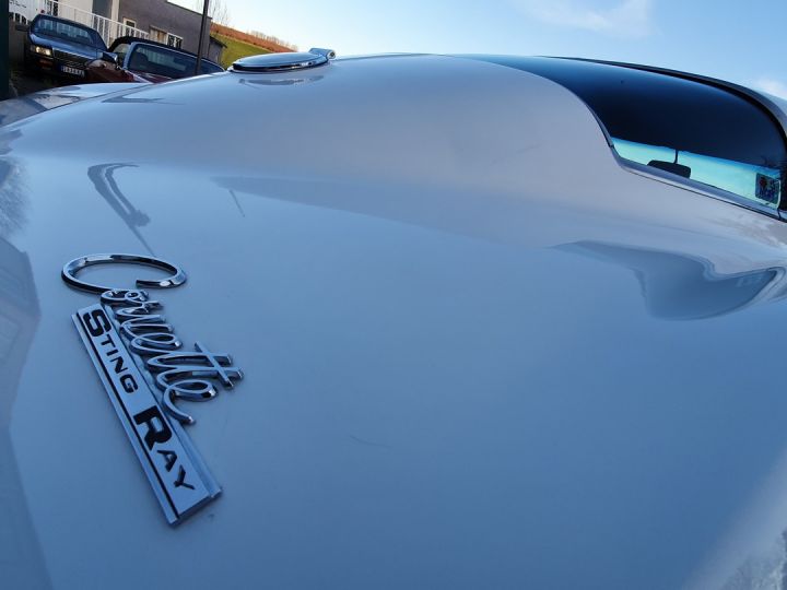 Chevrolet Corvette COUPE V8 327  - 7
