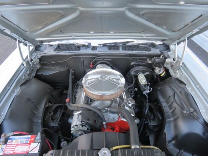 Chevrolet Impala V8 350CI Silver - 17