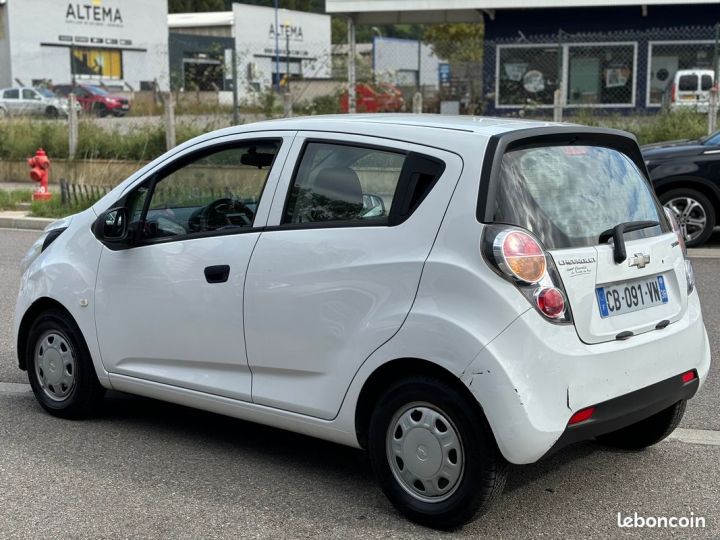 Chevrolet Spark 1.0 Ess 68ch 5P Crit'Air 1 Blanc - 2