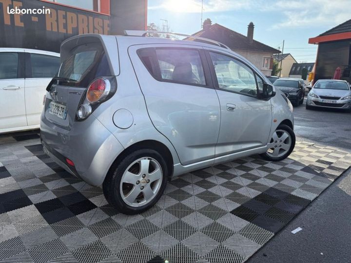 Chevrolet Spark 1.2 16V LT 5P Gris - 7