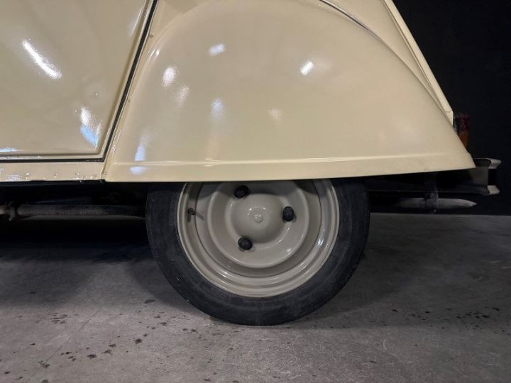 Citroen 2CV Beige - 11