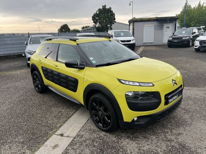 Citroen C4 Citroën Cactus 1.2 110 Shine GPS Caméra Attelage ToitPano MoteurNEUF Entretien a Jour  - 2