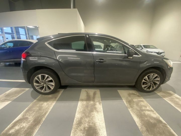 Citroen DS4 1.6 E-HDI115 AIRDREAM SO CHIC ETG6 Gris F - 4