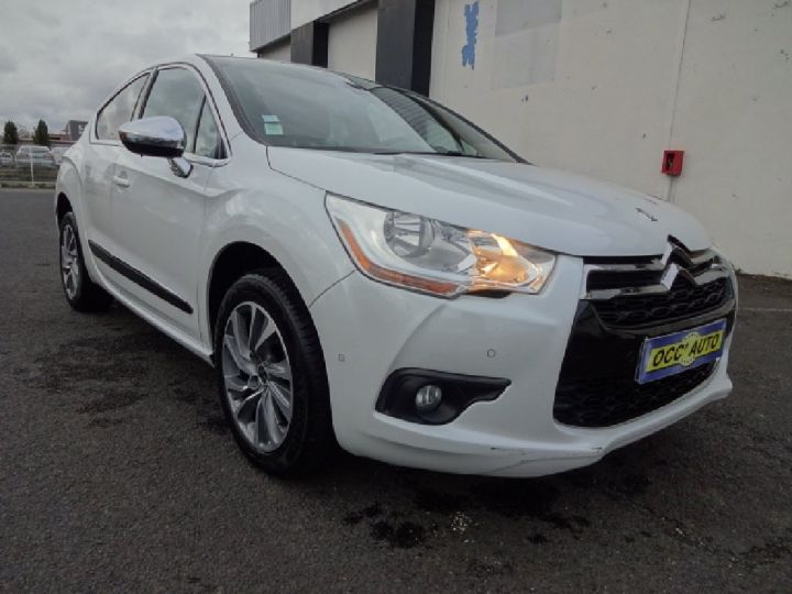 Citroen DS4 BlueHDi 120 SetS Urban Show Blanche - 3