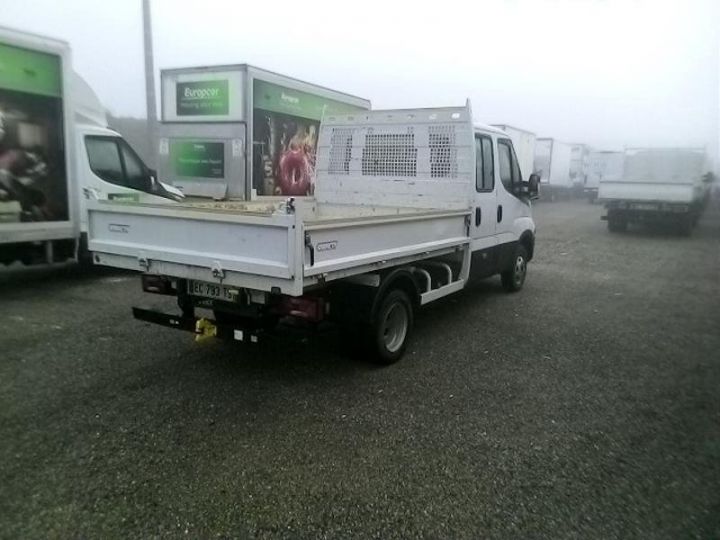 Commercial car Iveco Daily 35C13 D Empattement 3750 Tor - 23 900 HT Blanc - 2