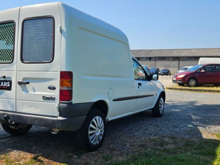 Commercial car Ford Transit Other COURIER FOURGON AMBIENTE Blanc - 4