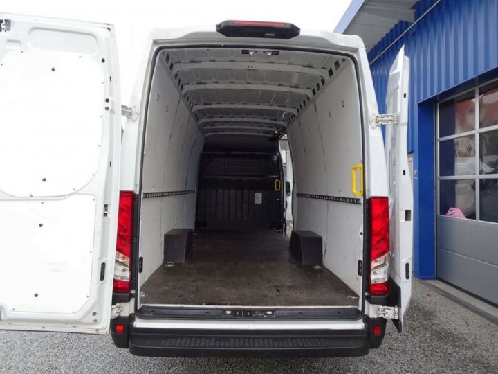 Commercial car Iveco Daily Other 2023 35S16 V 2,3 D Kastenwagen L4H2 / Jahreswagen  - 16