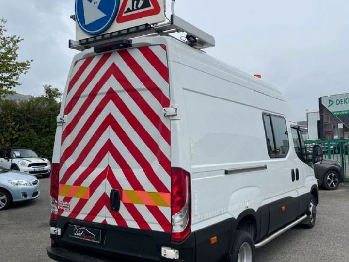 Commercial car Iveco Daily Other 3.0 50C17 L3H3 Poid Lourd 170 CV 3 places Caméra Clim 5T200 PTRA 8700 kg Attelage 220 V Panneau signalisation Roue jumelée Etagère + établi Tachygraph Blanc - 4