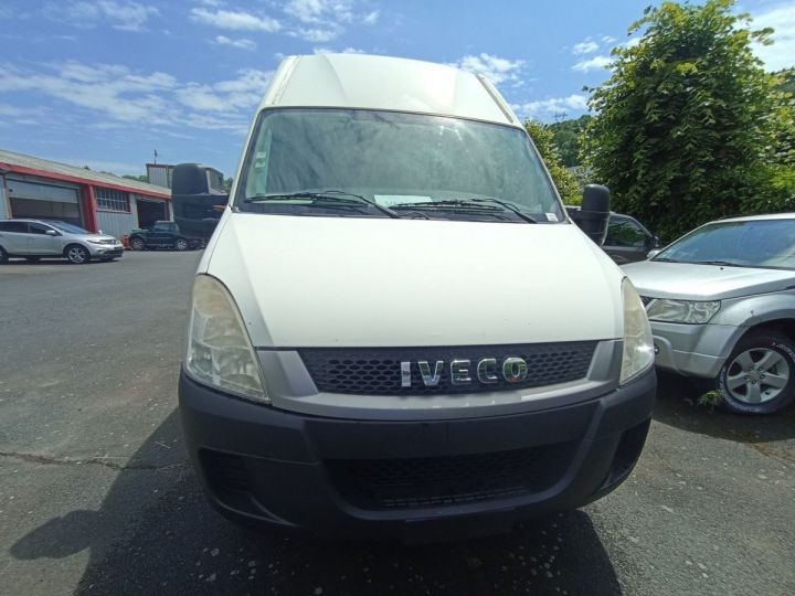 Commercial car Iveco Daily Other 35C FG ROUES JUMELEES FOURGON PHASE 2 35C13V13 2.3 TD MOYEN SURÉLEVÉ 126 CV Blanc - 1