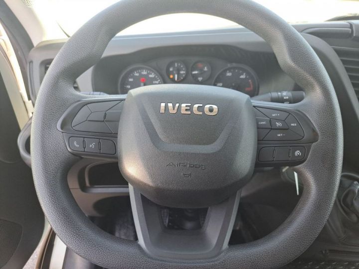 Commercial car Iveco Daily Other FOURGON 35S14 L3 24900E HT Blanc - 16