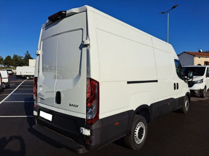 Commercial car Iveco Daily Other FOURGON 35S16 L3 39000E HT Blanc - 2