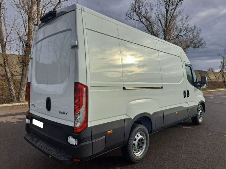 Commercial car Iveco Daily Other FOURGON 35S18 A8 L3 45000E HT Blanc - 2