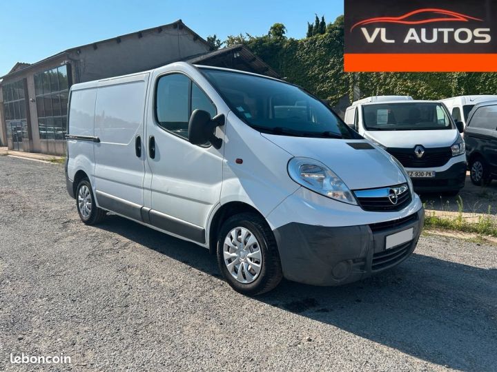 Commercial car Opel Vivaro Other L1H1 2.0 DCI 115 cv Année 2009 Blanc - 1